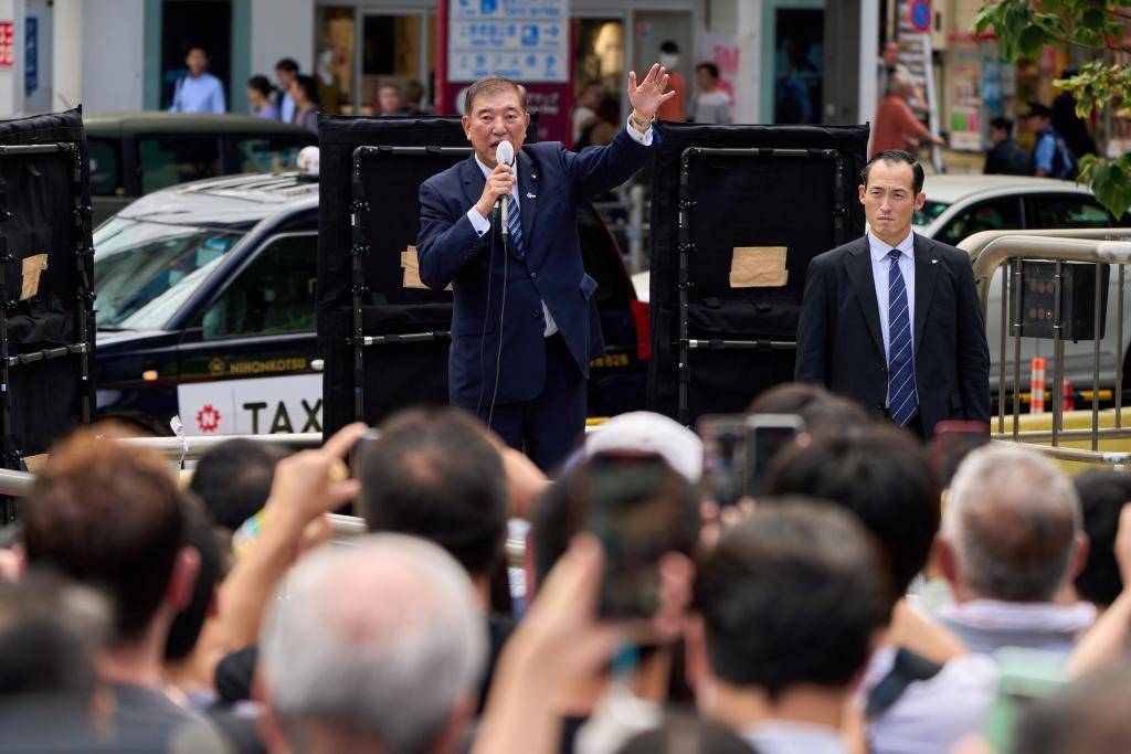 五次参选终登顶 石破茂面临多重挑战